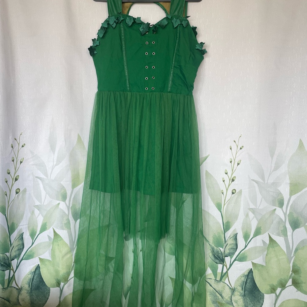 Chic Green Dress with Sheer Skirt